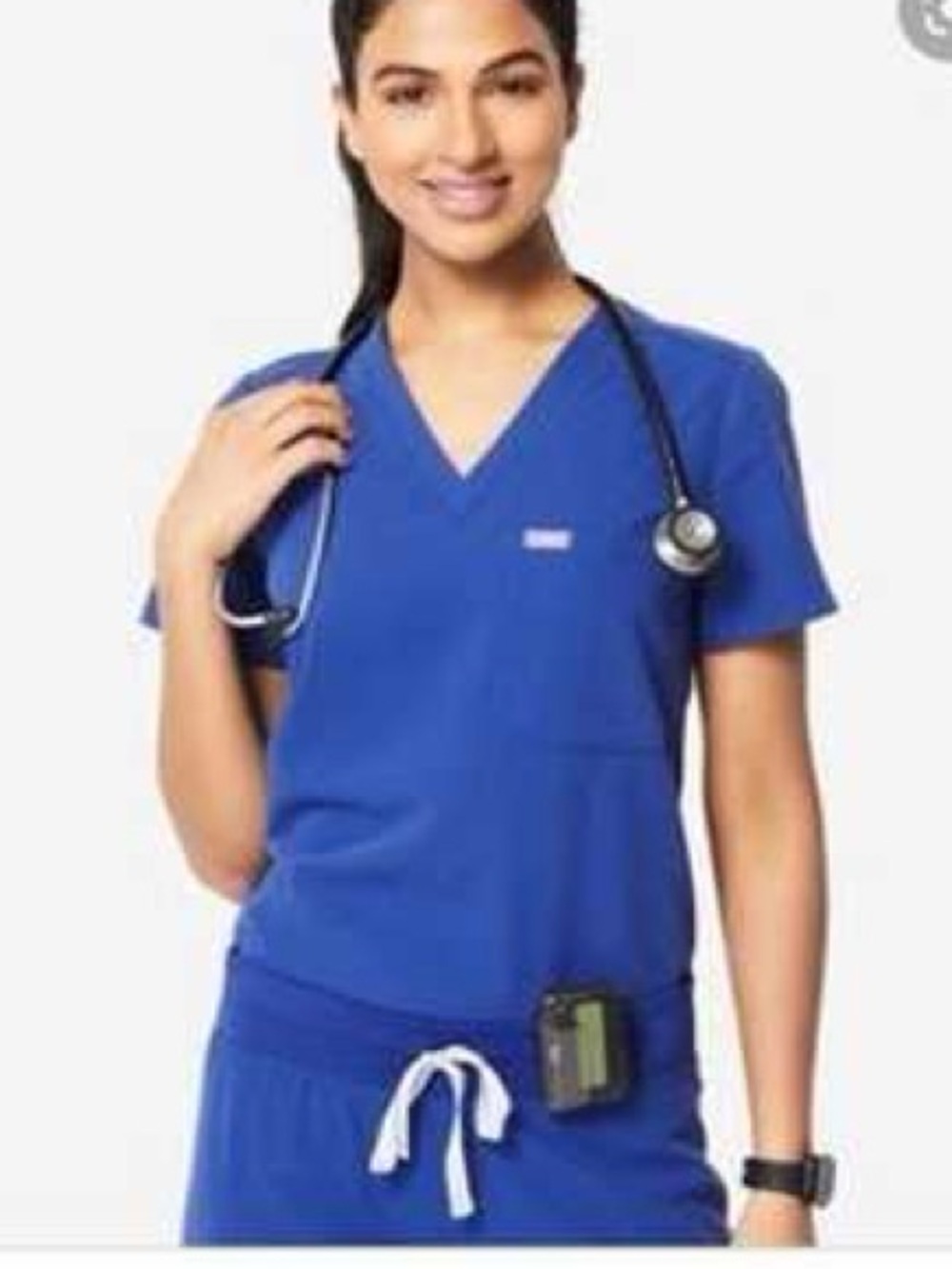 Figs scrub top